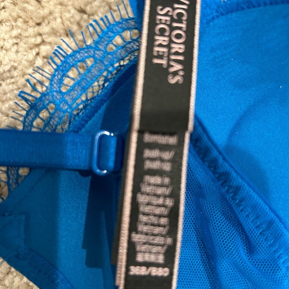 Victoria's Secret BOMBSHELL plunge, rhinestone shine straps, Pushup Bra NWOT - Picture 6 of 7